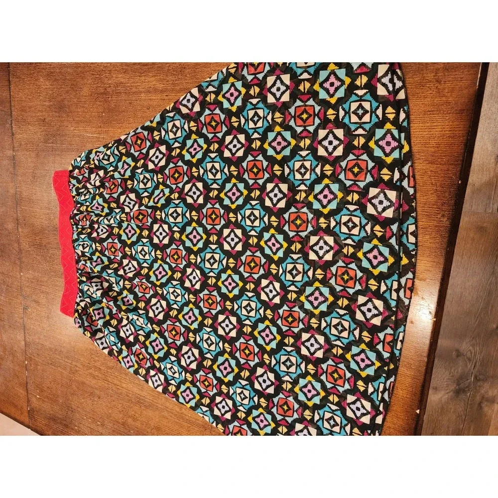 Lularoe Women Lola Black Geometric Skirt Red‎ Waist Band Pull On Small